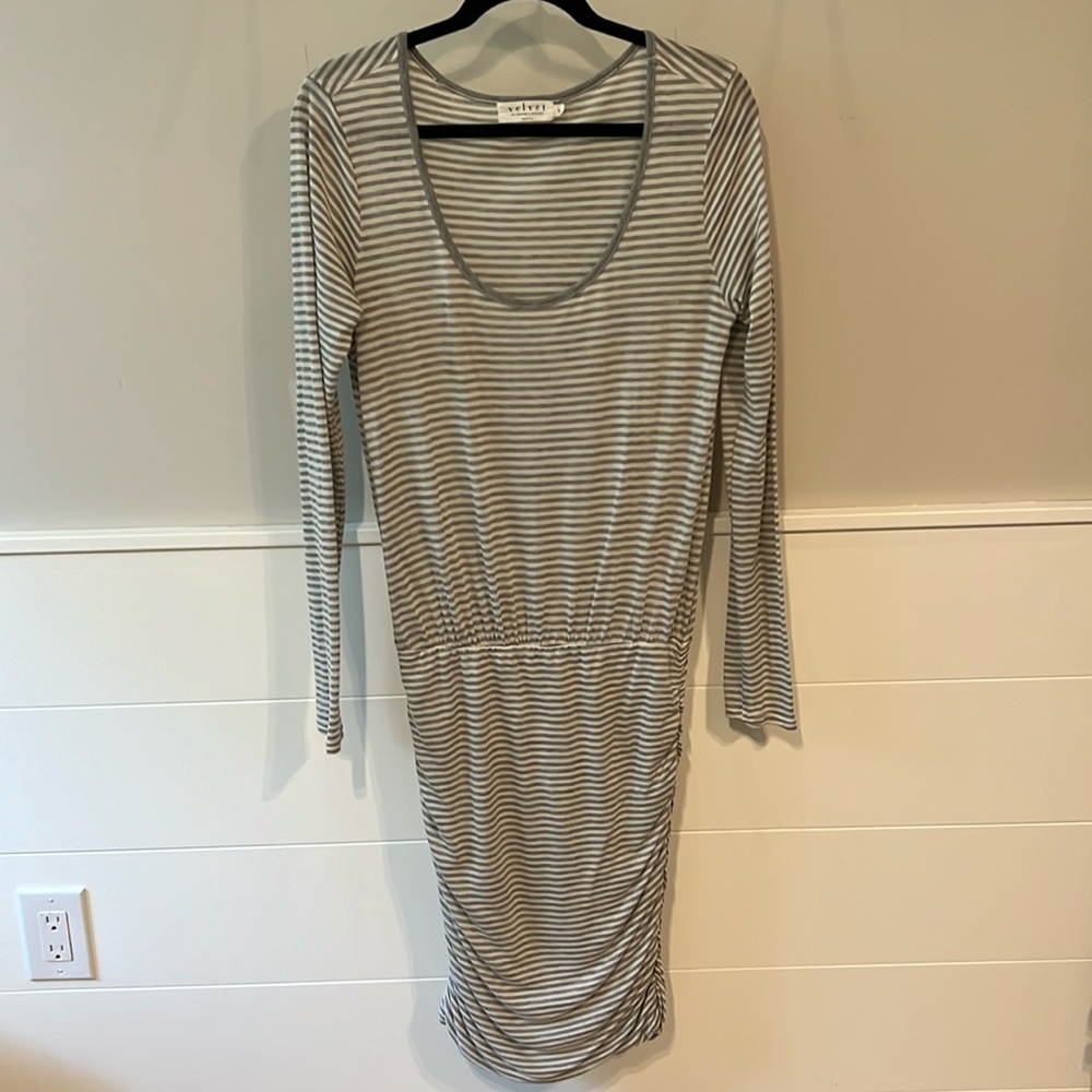 Velvet by Graham & Spencer Drop Waist Long Sleeve Super Soft Knee-Length Dress L